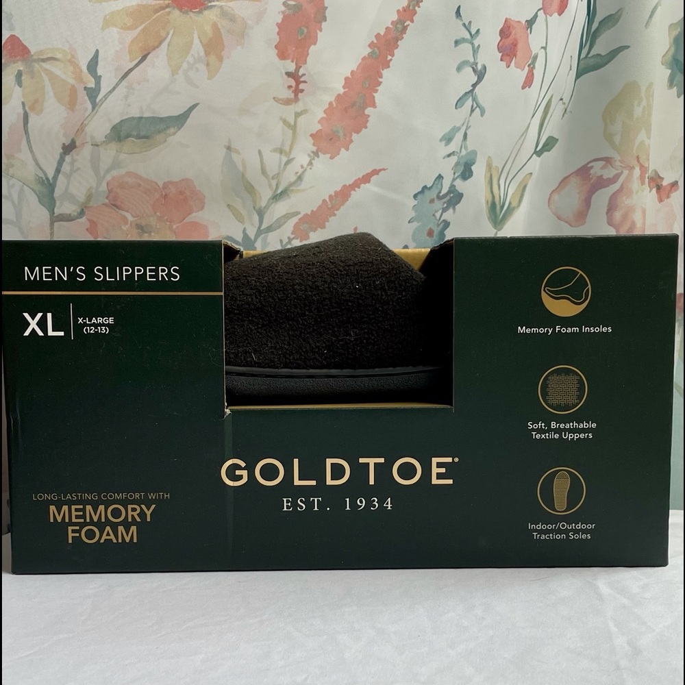 NWT GOLDTOE Men’s Memory Foam Slippers